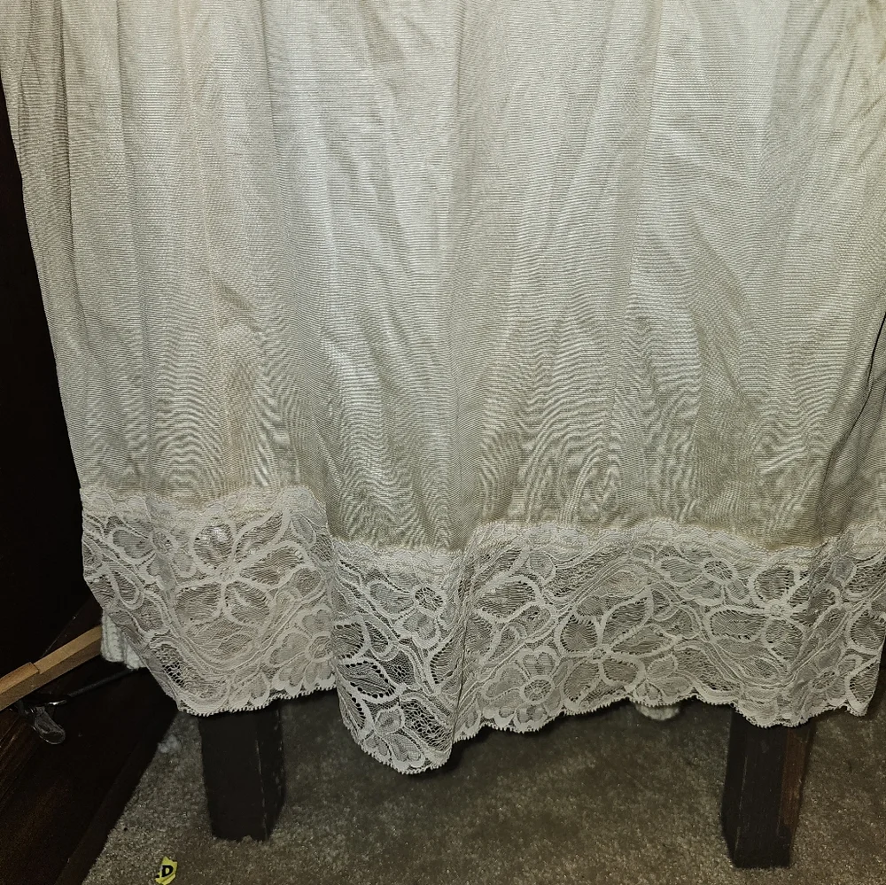 Vintage Bali Lace Trim‎ Full Slip Silky Chemise Ladies Sz 36 Nylon Ivory USA